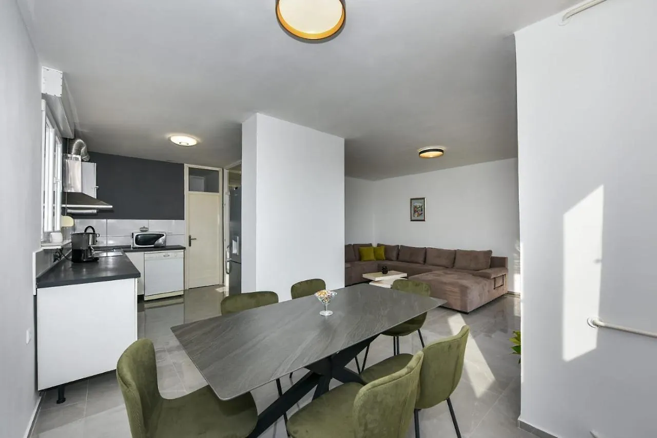 Apartment Apartman Loro 1 Zadar Croatia
